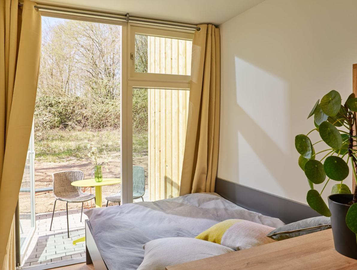 Modern Ausgebauter Ueberseecontainer Als Tiny House Wertheim Exterior photo